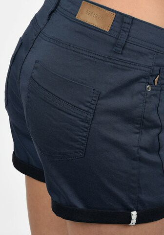 DESIRES Skinny Shorts 'Elja' in Blau