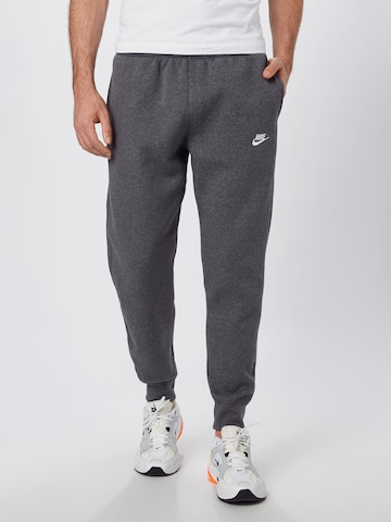 Nike Sportswear Дънки Tapered Leg Панталон 'Club Fleece' в сиво: отпред
