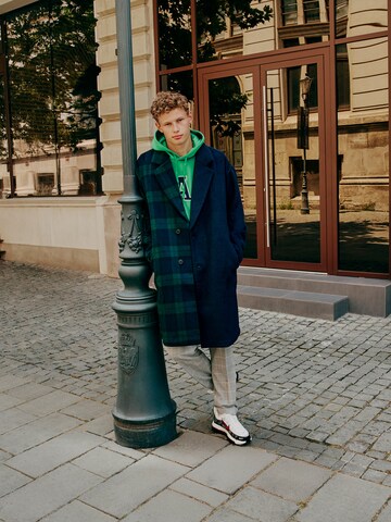 Check Navy Coat Look