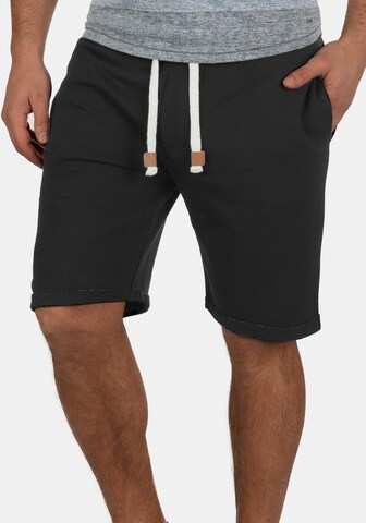 INDICODE JEANS Regular Sweatshorts 'Rion' in Schwarz: predná strana