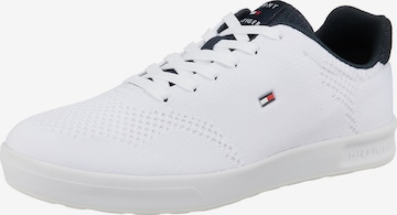 Sneaker low de la TOMMY HILFIGER pe alb: față