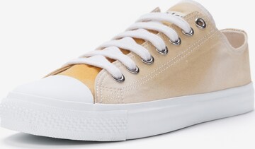 Baskets basses Ethletic en beige : devant