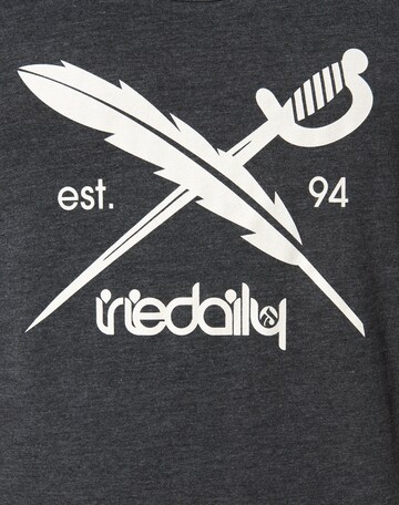 Iriedaily T-shirt 'Daily Flag' i grå