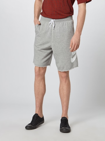 Regular Pantalon Nike Sportswear en gris