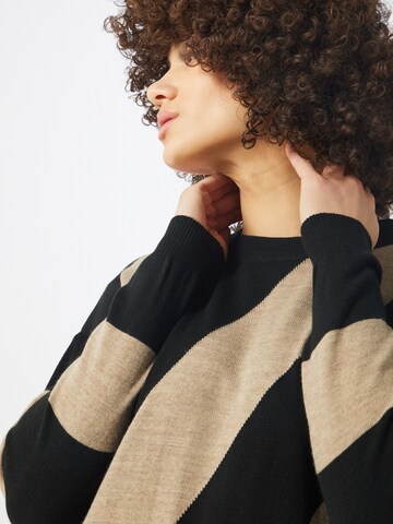 Trendyol Sweater in Beige