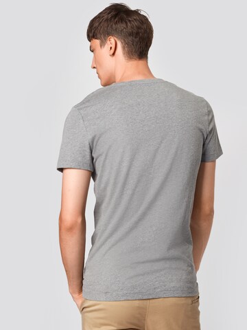 Tricou de la Calvin Klein Jeans pe gri: spate