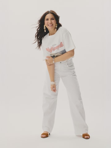 White Shirt And Jeans Look