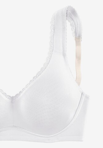 T-shirt Reggiseno 'Dope Dyed' di LASCANA in bianco