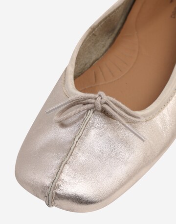 CLARKS Ballerina 'Freckle ice' in Goud