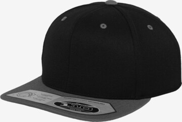 Casquette '110 Fitted' Flexfit en noir : devant