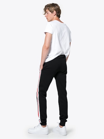 Urban Classics Tapered Broek in Zwart