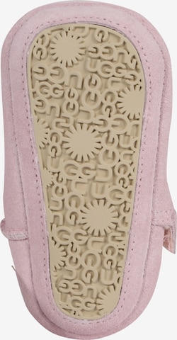 UGG Tipegő cipők 'JESSE' - rózsaszín: alul