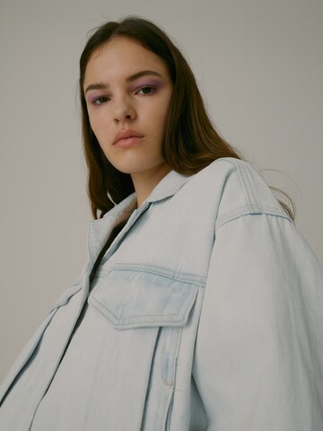 EDITED Jeansjacke 'Joyah' in Blau: Vorderseite