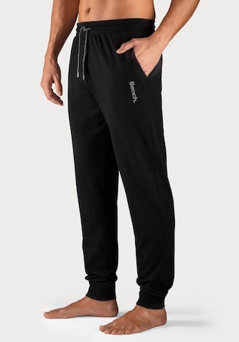 BENCH - Tapered Pantalón de pijama en negro