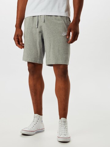 Regular Pantalon Nike Sportswear en gris : devant