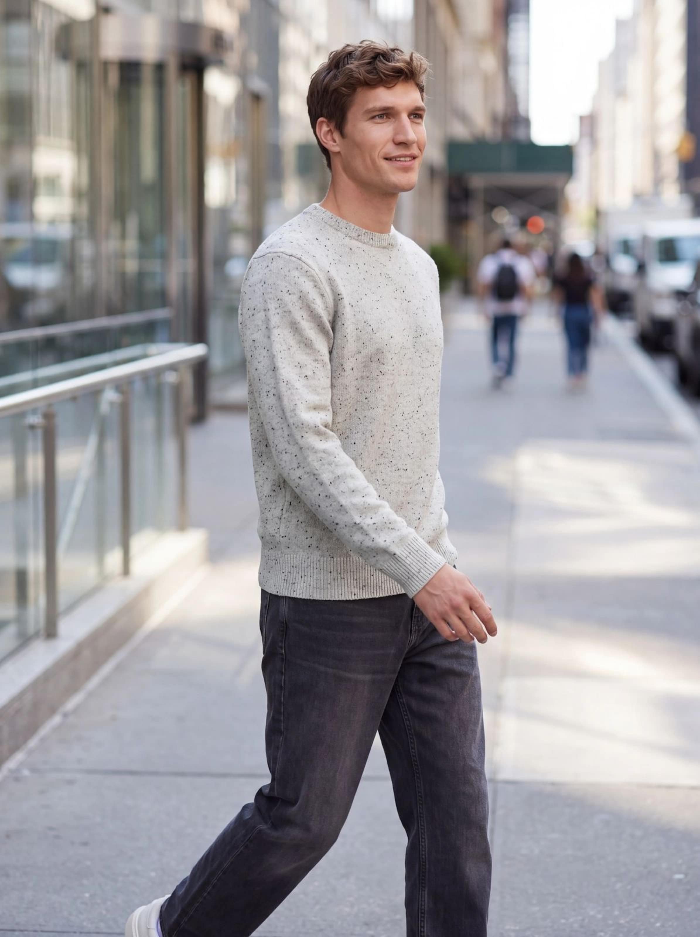 everly - Casual Cream Crewneck Look