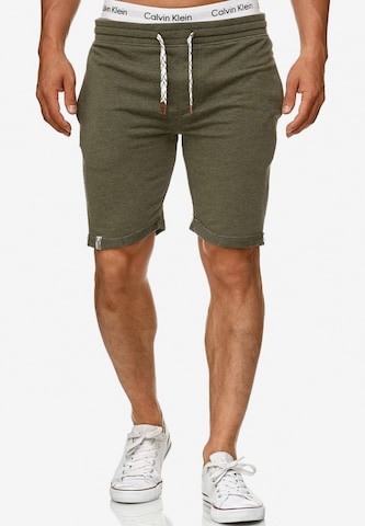 INDICODE JEANS Regular Shorts 'Aldrich' in Grün: predná strana