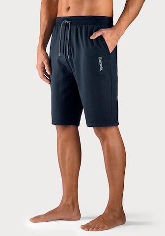 BENCH Loosefit Sweatshorts in Blau