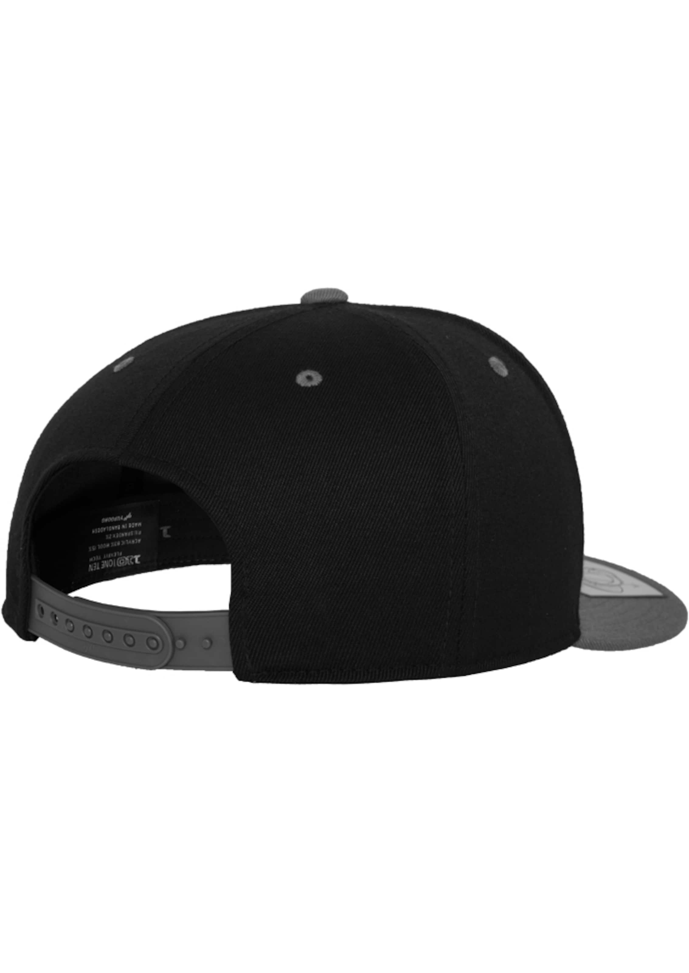 Flexfit Čiapka '110 Fitted' - Čierna