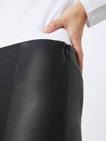 Skinny Pantaloni 'Tonka' di JDY in nero