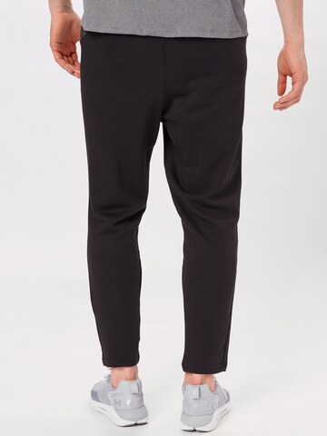 Regular Pantaloni sport de la PUMA pe negru
