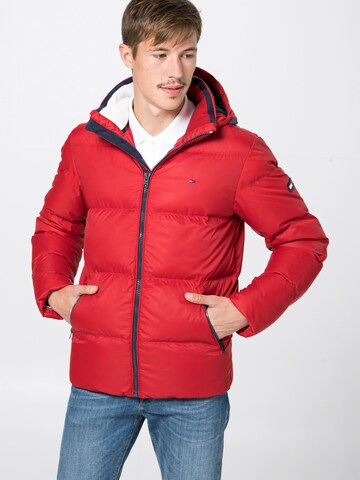 Tommy Jeans Zimní bunda 'ESSENTIAL' – červená: přední strana