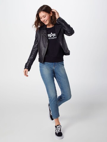 ALPHA INDUSTRIES Sweatshirt i svart