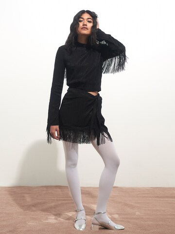 Classy Black Fringes Look