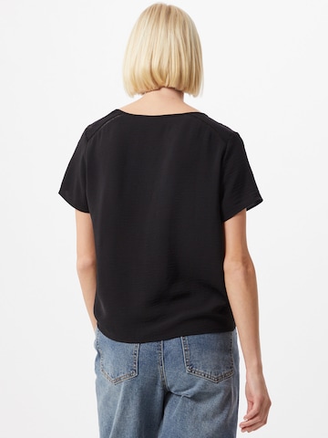 Tricou 'RASHA' de la VILA pe negru