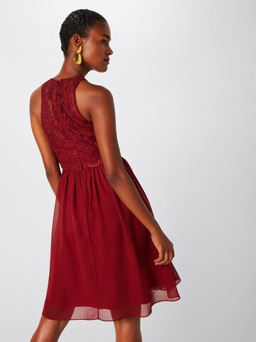 Robe de cocktail 'MC181255B' mascara en rouge : derrière