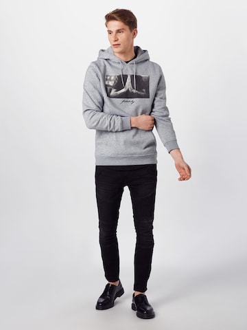 Mister Tee Sweatshirt 'Pray' in Grey