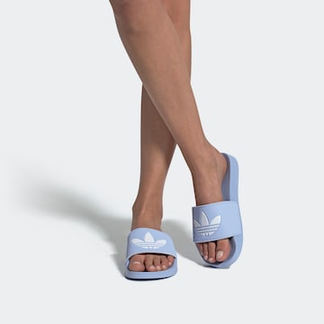ADIDAS ORIGINALS Pantolette 'Adilette' in Blau