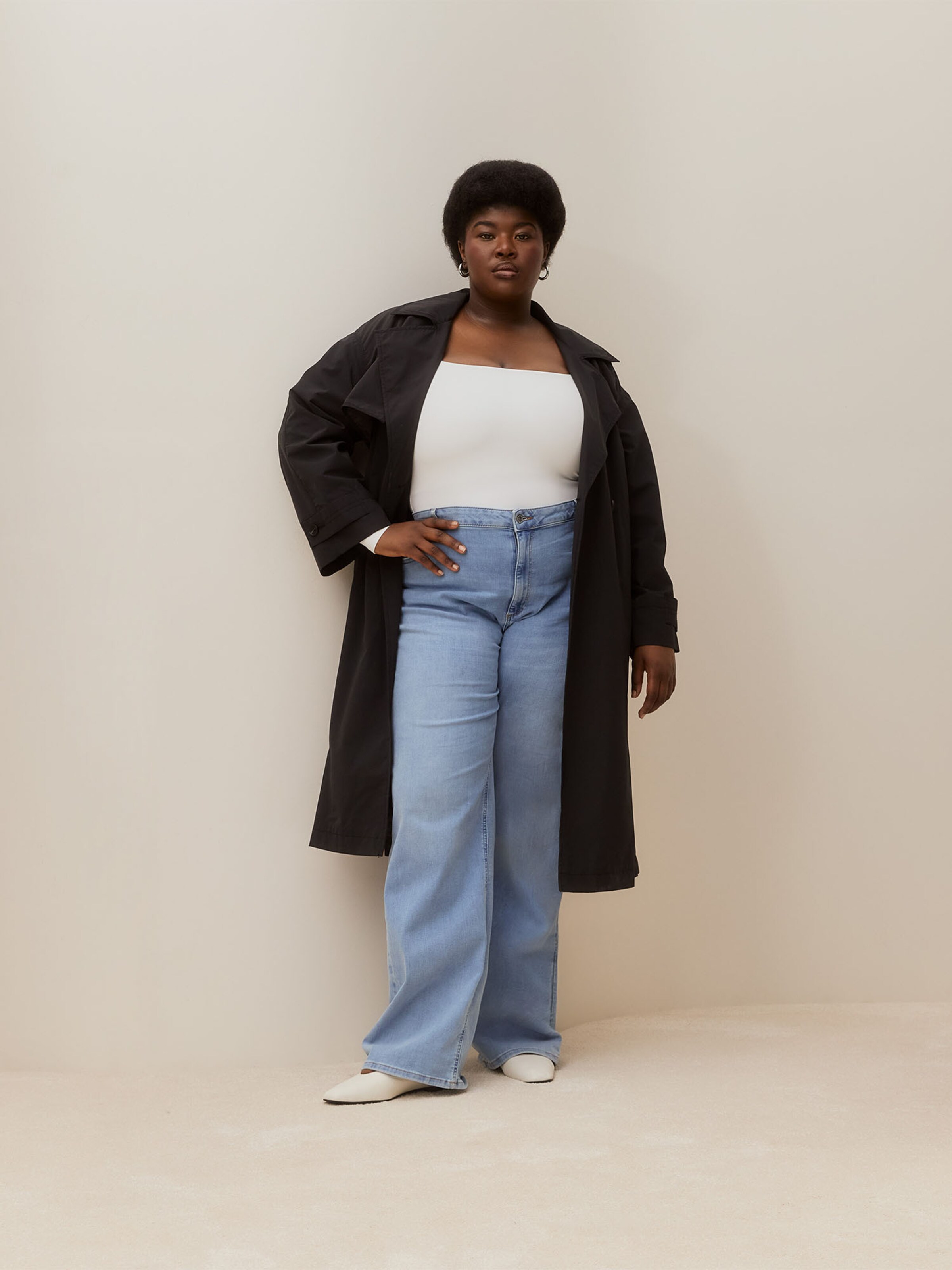 Raphaela - Black Trenchcoat Look