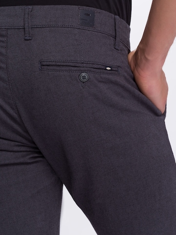 CROSS JEANS Tapered Hosen lang ' E 120 ' in Grau: Vorderseite