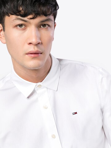 Tommy Jeans - Slim Fit Camisa em branco