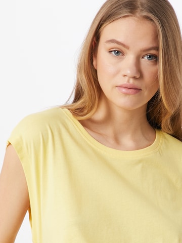 Urban Classics - Camiseta en amarillo