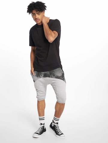 Just Rhyse Tapered Shorts in Grau