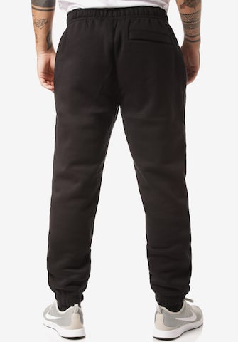 Tapered Pantaloni 'Club Fleece' di Nike Sportswear in nero