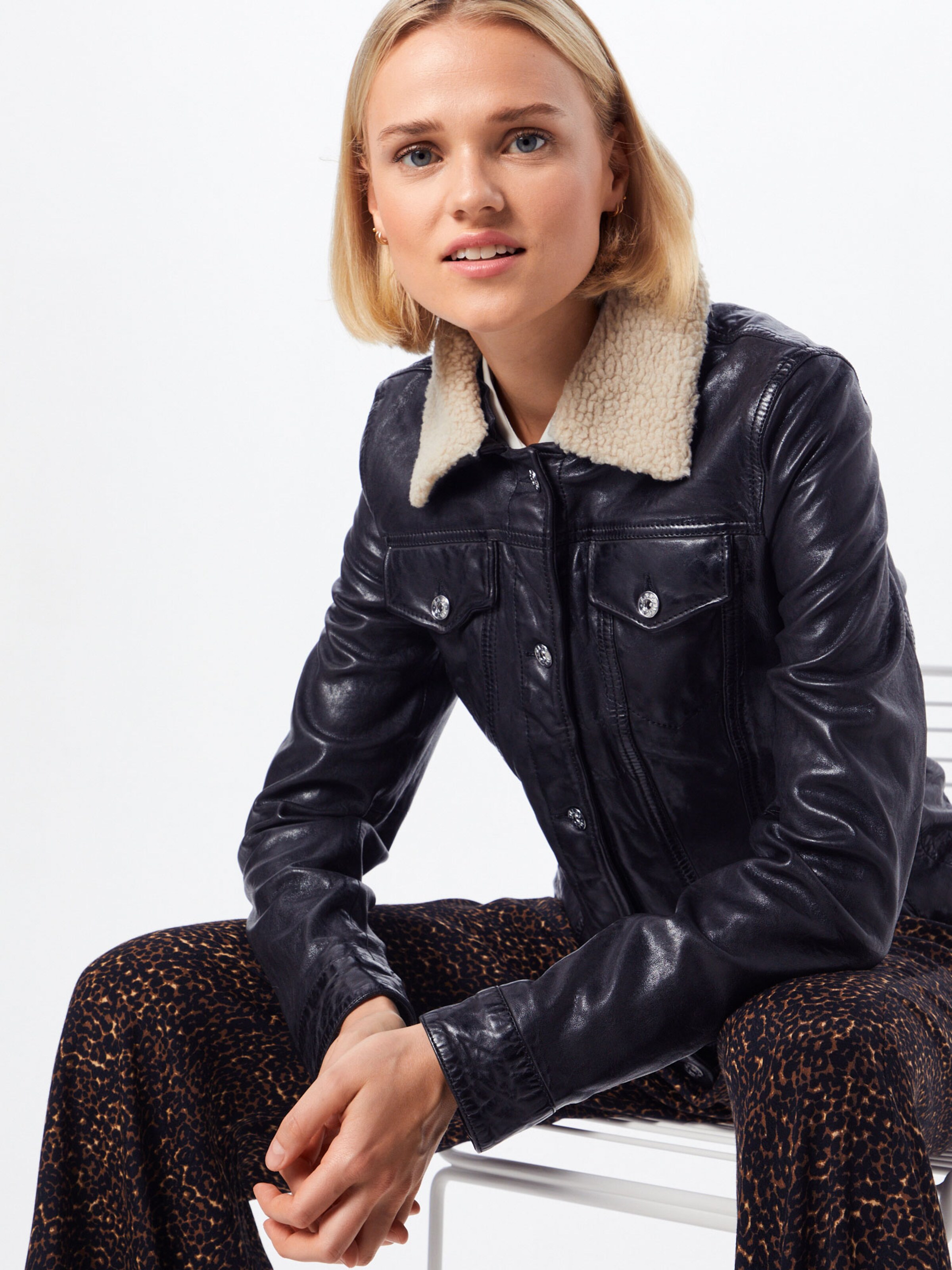 Maze Between-Season Jacket 'Corners' in Black: front