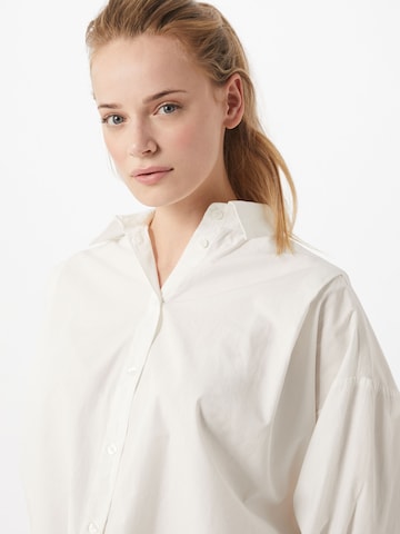 Gina Tricot Блуза в бяло