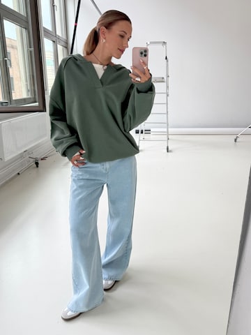 Green Oversized Pullover Look
