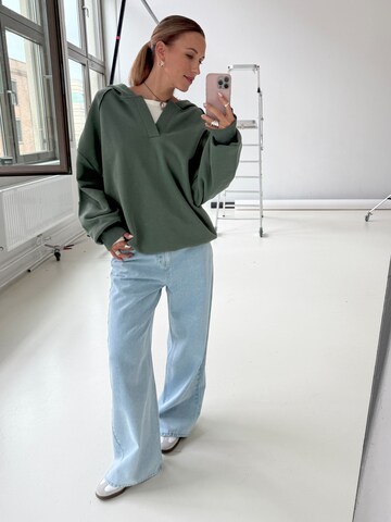 Green Oversized Pullover Look