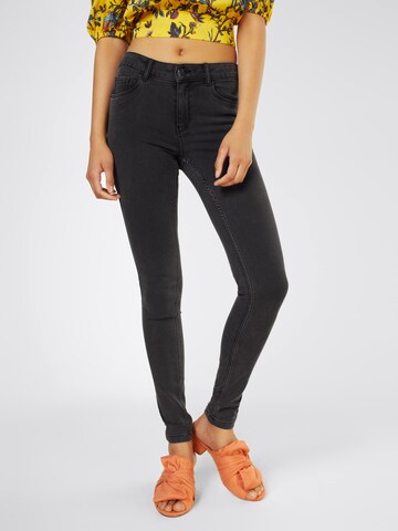 VERO MODA Skinny Jeans 'Seven' in Grijs: voorkant