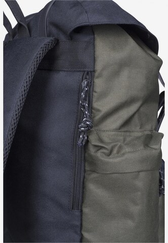 Urban Classics Rucksack in Grün