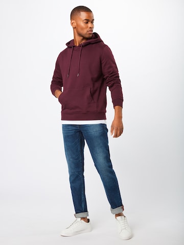 Urban Classics Свитшот в Красный