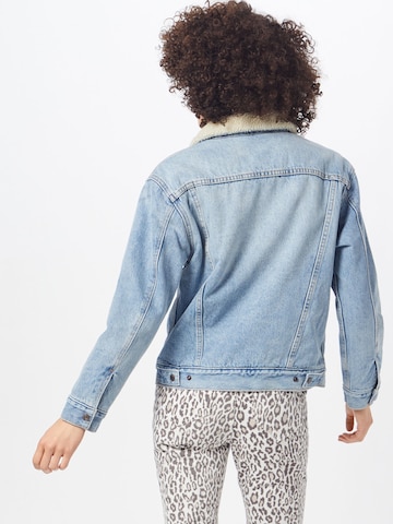 LEVI'S ® Between-Season Jacket 'Ex BF Sherpa Trucker' in Blue: back