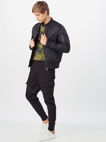 Urban Classics Tapered Cargobyxa 'Tactical' i svart