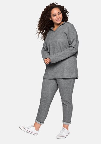 SHEEGO Sweatshirt in Grau: predná strana