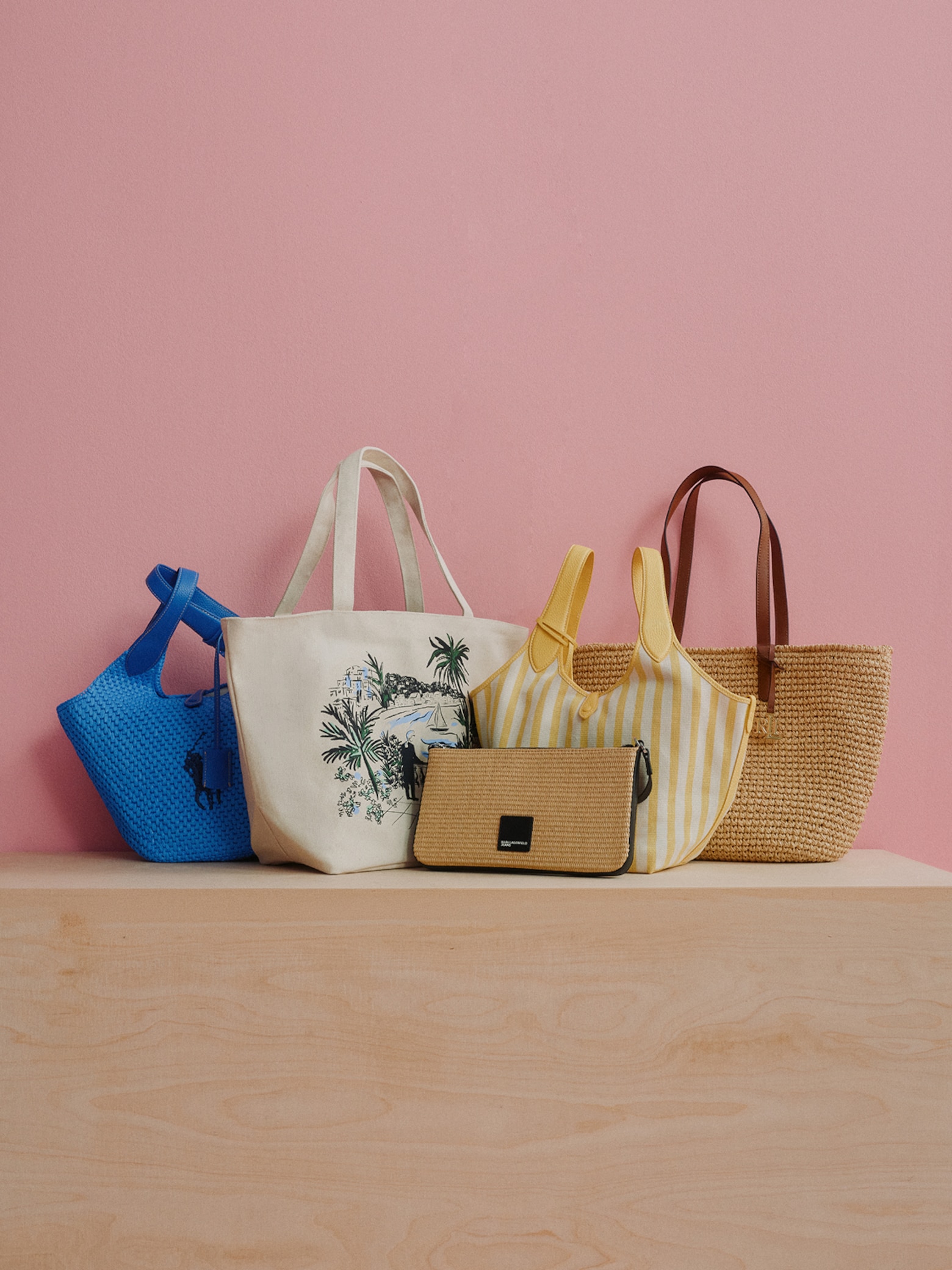 Chique basiss items voor je zomervlucht De luxe strandtas