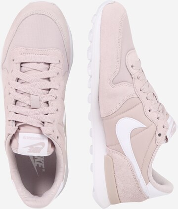 Nike Sportswear Platform trainers 'Internationalist' in Pink